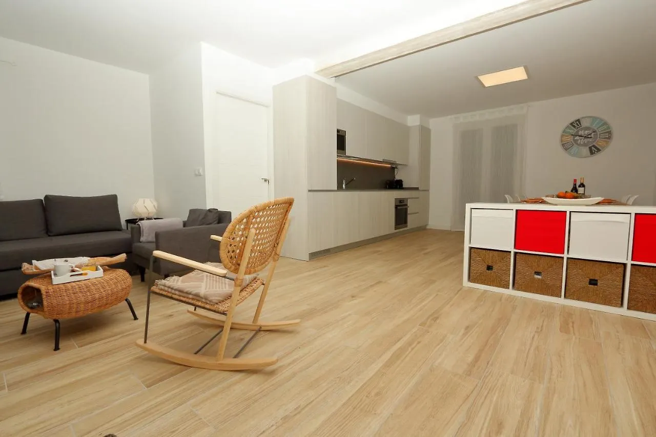 Apartment Home Sweet Home Main St Pamplona Spain